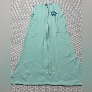 Laughing Giraffe Teal Sleeveless Sleep Sack
Full Zip Closed Bottom

Size 0-6 M